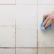 So glänzen deine Badezimmerfliesen mit einem Wisch wie neu.
