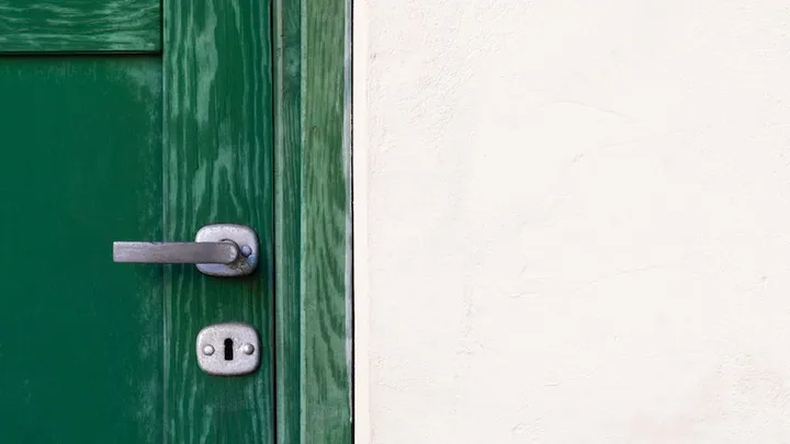Cuidado: ¡Cierre las puertas de tu casa antes de irse a dormir! ¡Puede salvar tu vida!