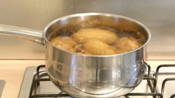 Génial : avec ce tour, vos pommes de terre seront cuites deux fois plus vite.
