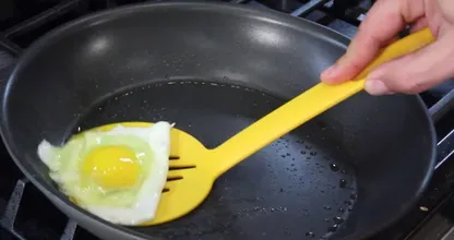 How to avoid salmonella when you're cooking eggs: here's what you're doing wrong!
