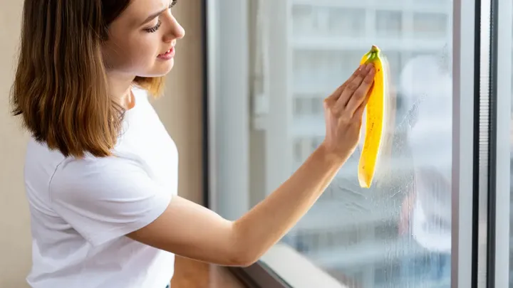This Is the Reason Why You Should Clean Your Windows with a Banana Peel