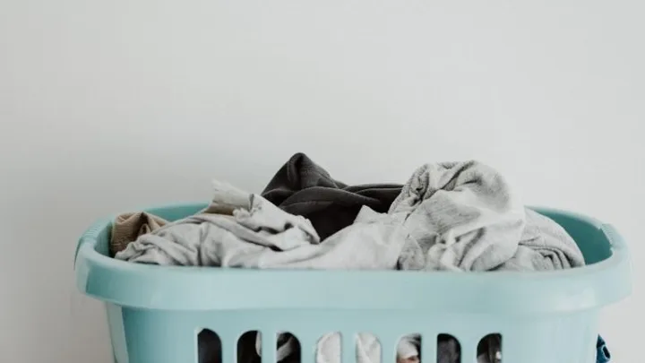 Geen strijkijzer? Met deze 6 tips krijg jij je kleding óók kreukvrij