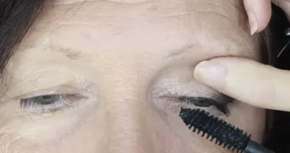 Dit trucje met mascara is een wondermiddel om hangende oogleden te liften