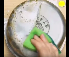 Wie du alte Gegenstände mit Hilfe dieser chemischen Reaktion zweier bekannten Mittel wieder wie neu bekommst!! Unglaublich praktisch!! WOW!