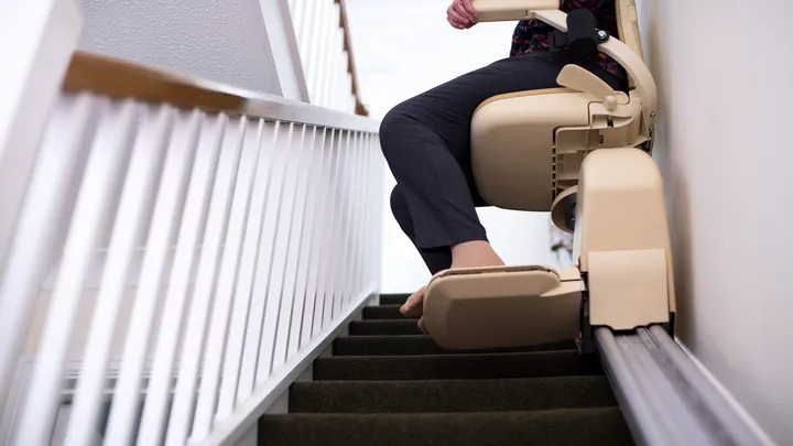 Traplift nodig? Met deze 5 tips bespaar je op dit hulpmiddel 