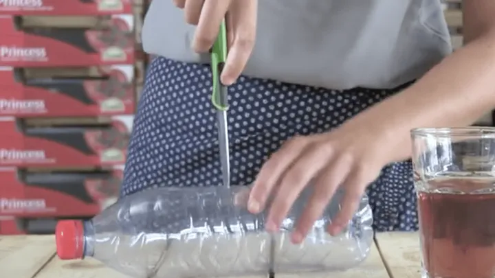 Ontzettend veelzijdig: dit kun je allemaal doen met een simpel plastic flesje