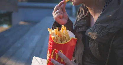 McDonalds bringt diesen neuen Burger raus und er sieht unglaublich aus!