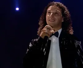 Ali B brengt een ode aan Mies Bouwman en houdt het daarbij niet droog