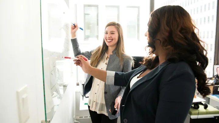 Gen Z vs. Millennials: wie heeft een betere werkmentaliteit?