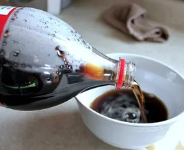 Unglaublich! Du würdest nie darauf kommen, Coca-Cola so im Haushalt zu verwenden!