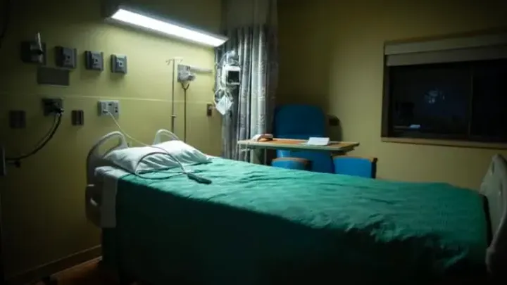 3 settimane dopo aver partorito due gemelli, la mamma si sente male - Il medico dopo l'ecografia: "Mi dispiace"