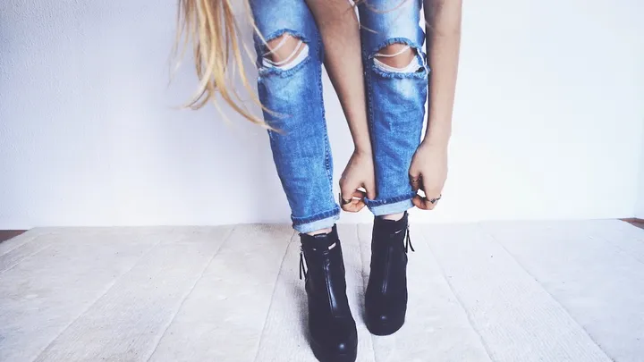 ¿No tienes ganas de probarte los jeans? Haciendo esto en la tienda, sabrás si son tu talla o no