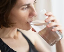 6 manieren om meer calorieën te verbranden zónder te sporten