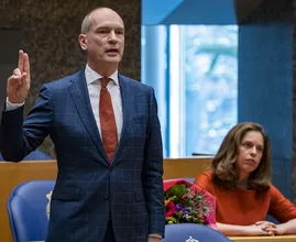 Oeps: concept regeerakkoord aangetroffen in trein na slordigheid