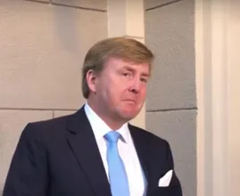 Koning Willem-Alexander vertelt in emotionele toespraak over overlijden zus Máxima