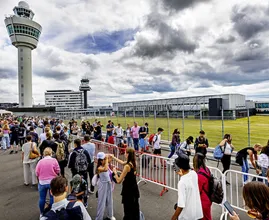 Deze maand meer reizigers mogelijk via Schiphol door extra beveiligers