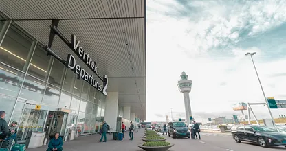 Winkels op Schiphol stoppen met verkoop plastic waterflesjes