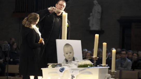 Artsen en directie ziekenhuis voor de rechter na fatale fout: 8 maanden oud baby'tje krijgt lachgas in plaats van zuurstof...