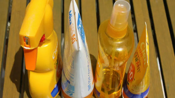 Zonnebrandspray werkt niet altijd zoals de verpakking belooft