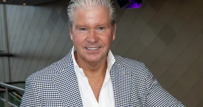 Aanstaand opa Dries Roelvink deelt kiekje van afgetraind lichaam