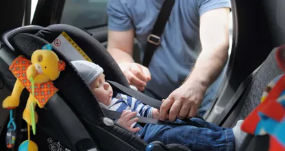 WAARSCHUWING: zet jij je kind wel goed vast in het kinderzitje? Alle (groot)ouders moet dit weten!