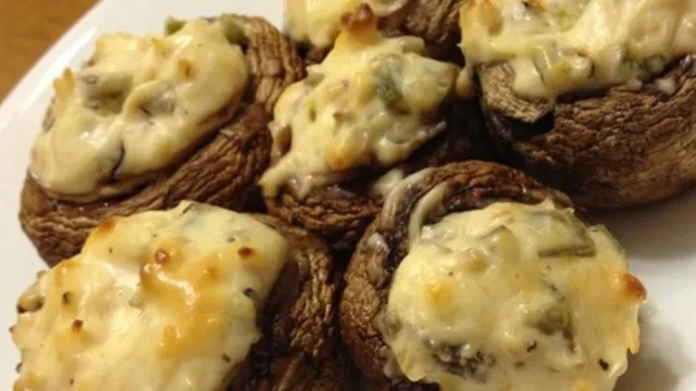 Auf der Suche nach einem besonderen Snack? Dann probiere doch mal diese Champignons mit Frischkäse!