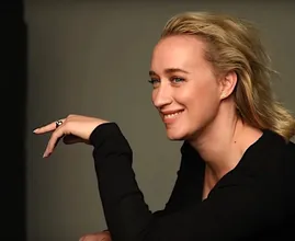 Decolleté Eva Jinek zorgt voor veel afleiding bij kijkers