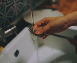 Das ist der verblüffende Grund warum du Geschirr nicht vorspülen solltest wenn es in die Geschirrspülmaschine kommt!