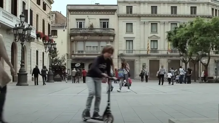 Ce musicien de rue était ignoré de tous, mais une petite fille a tout changé