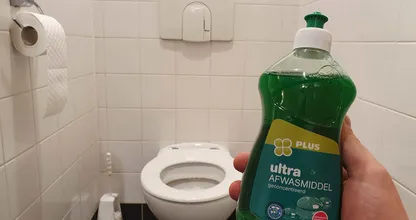 Voici la brillante raison pour laquelle vous devez mettre du détergent dans vos toilettes!