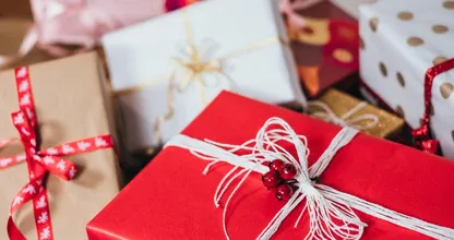 Deze handige manier van cadeaus inpakken gaat heel het internet over