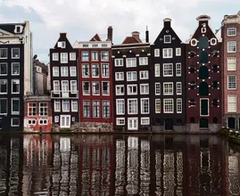 Bizarre foto: zo slecht is het gesteld met het huizentekort in Amsterdam