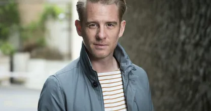 Gaat déze oud Wie is de Mol?-kandidaat Art Rooijakkers vervangen als presentator?