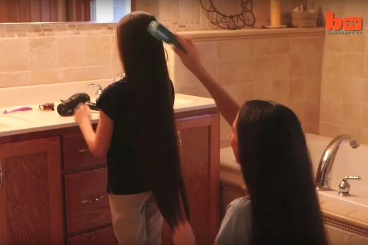extrem lange Haare Kinder 