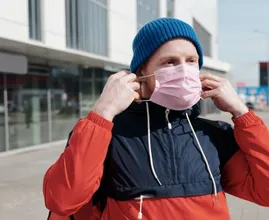Onderzoek: 71 procent van de Nederlanders wil mondkapjesplicht