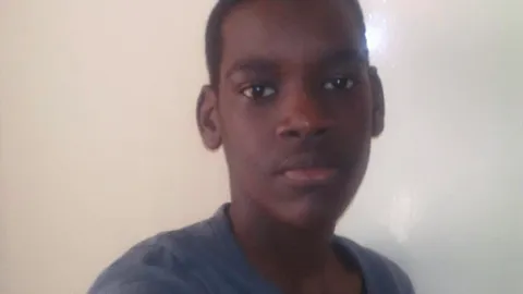 Jongen wordt slachtoffer van racisme; deel mee svp om de dader te vinden!