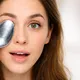 Bei diesem seltsamen Trick setzen sich die Leute Löffel auf die Augen, aber sollten Sie das auch? - Hier ist, was wir gefunden haben