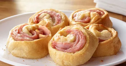 Diese Schinken-Käse-Schnecken sind ideal zum Teilen! (Nur wirst du das nicht wollen)