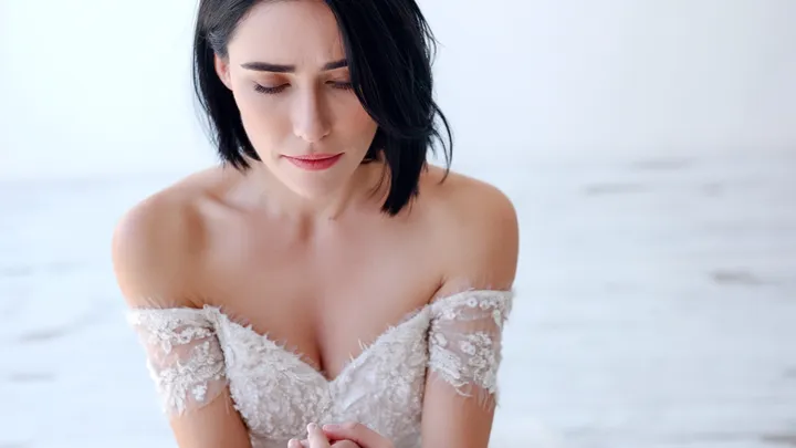 Ihre Mutter trug ein Hochzeitskleid zu ihrer Hochzeit - die Reaktion des Bräutigams machte sie fassungslos