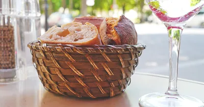 Nein, Danke: aus diesem Grund solltest du das Brot in Restaurants besser liegen lassen