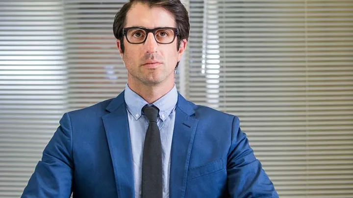 CEO wijst sollicitant in korte broek de deur, dit blijkt de fout van zijn leven