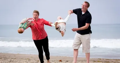 Hilarious Beach Photos Taken At The Perfect Moment