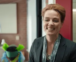 Eerste aflevering De Luizenmoeder scoort met torenhoge kijkcijfers