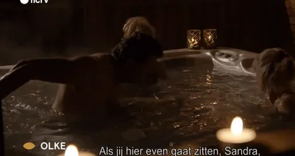 Boer Olke flirt er op los: push-ups in het bubbelbad, hand in hand en een stiekeme zoen!