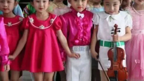 違法に北朝鮮で撮影された12枚の写真がとにかく恐ろしすぎた