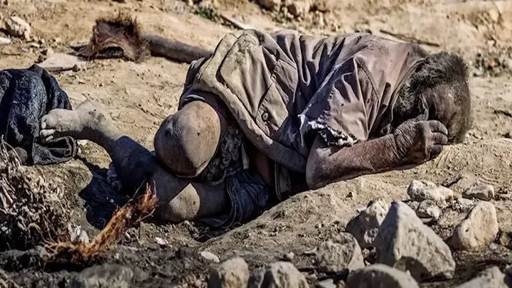 Ewww! Αυτός ο άντρας δεν έχει κάνει μπάνιο εδώ και 65 χρόνια