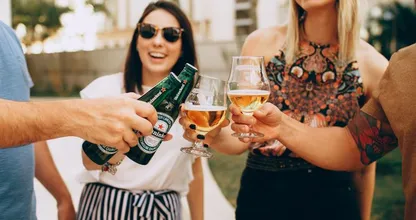 Nieuw onderzoek: één glas alcohol per dag vergroot al het risico op kanker