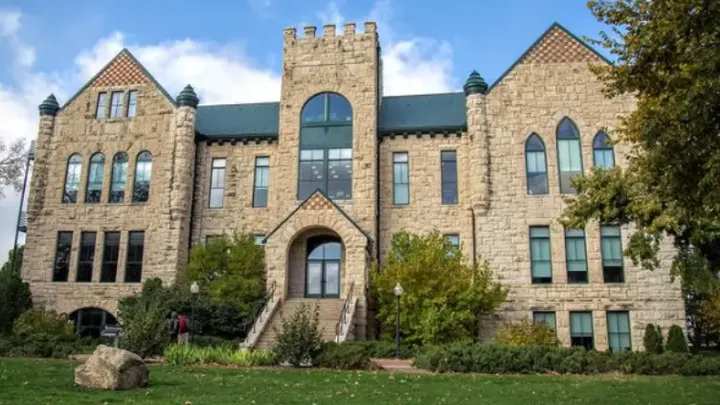 Não caia na onda! Aqui estão as 33 faculdades nos Estados Unidos sobre as quais você precisa pensar duas vezes