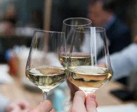 's Avonds alcohol gedronken? Dit is hoelang je moet wachten met autorijden