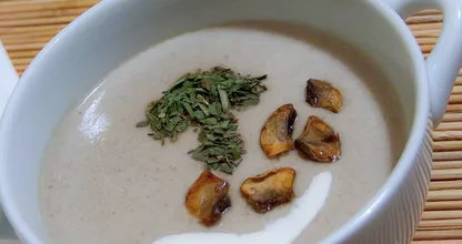 Esta cremosa sopa de champiñones solo cuesta un poco más de 1 dólar por persona y es deliciosa